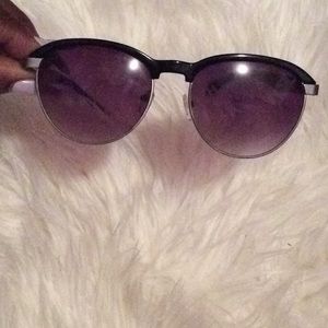 Tahari sunglasses